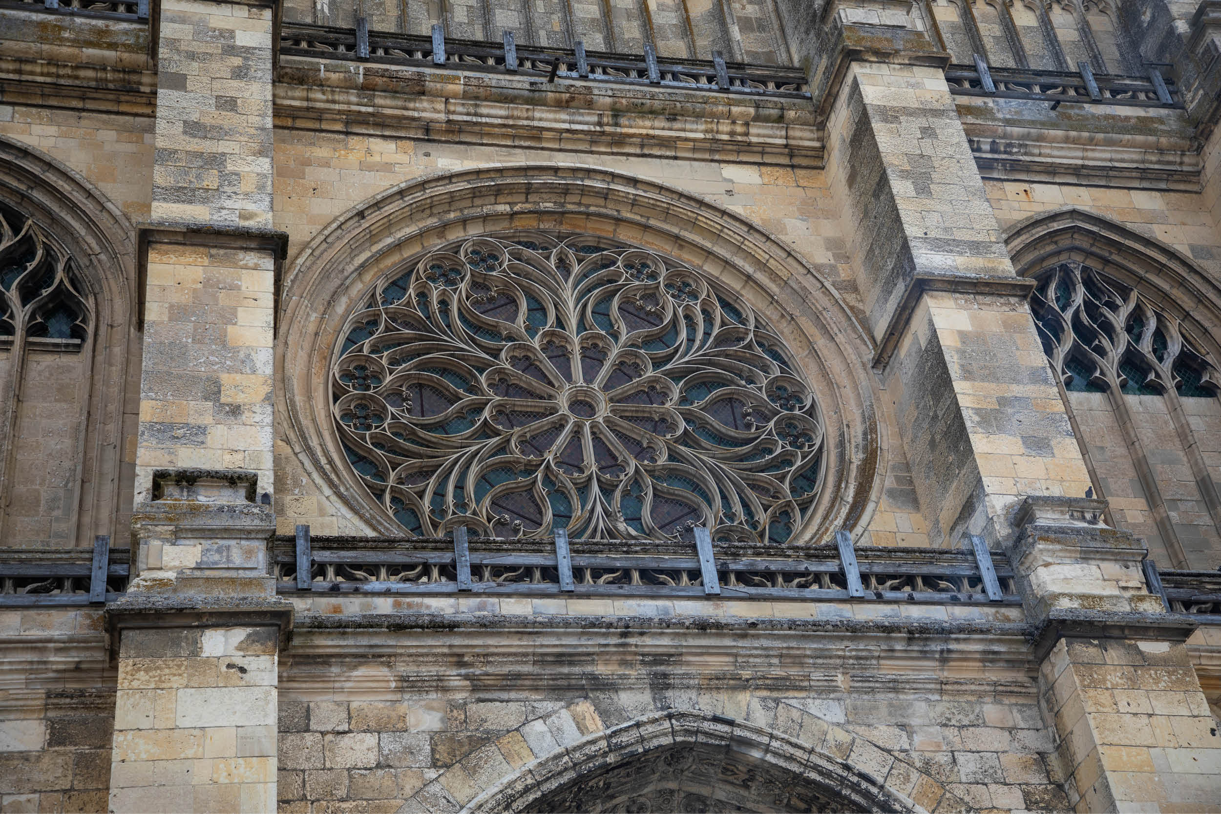 L’abbatiale Saint-Pierre de Corbie, son histoire, sa reconstruction, 2025-1730