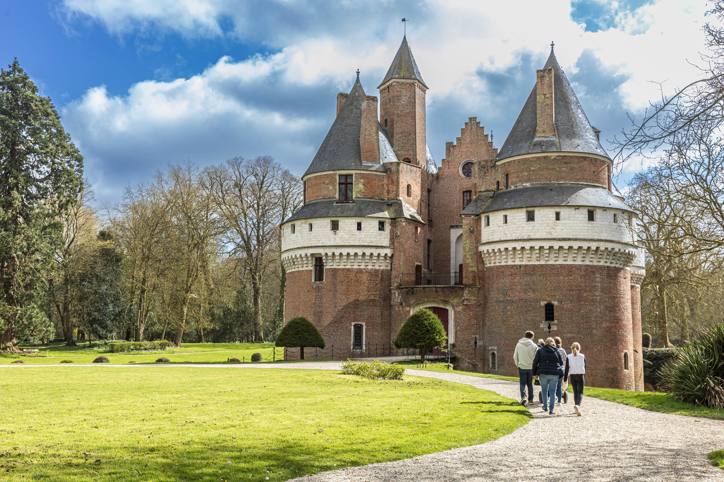 De la forteresse au palais : mémoire de châteaux dans la Somme
